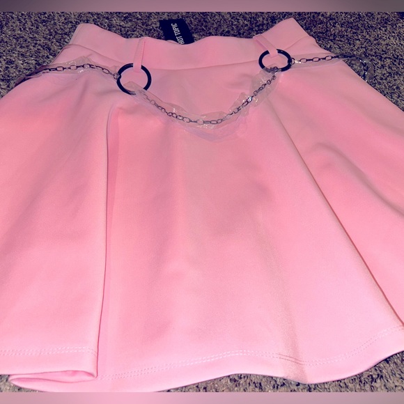 Hot Topic NWT pastel pink chained scuba skirt- Med - Picture 2 of 7